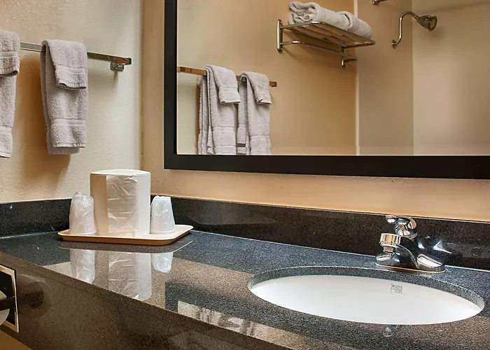 Western Prairie & Conference Center Hotel 3*