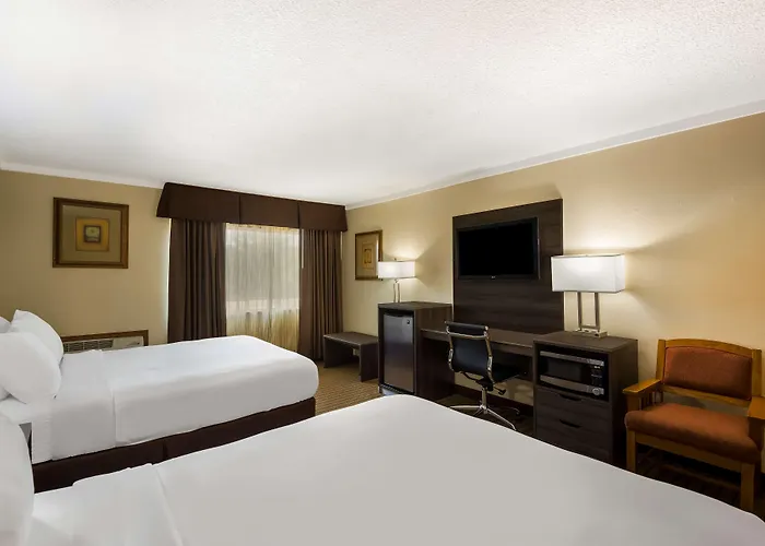 Western Prairie & Conference Center Hotel
