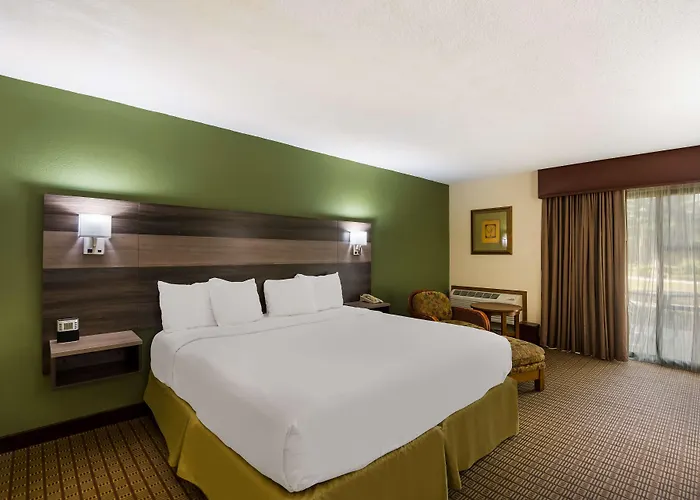 Western Prairie & Conference Center 3*