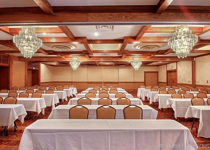 Western Prairie & Conference Center 3*