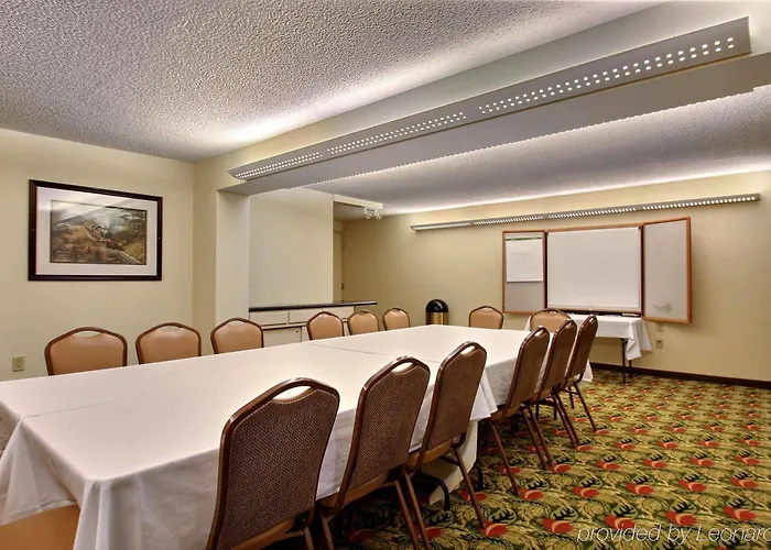 Hotel Western Prairie & Conference Center