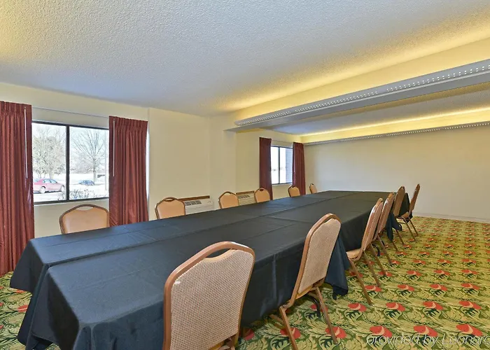 Western Prairie & Conference Center Hotel