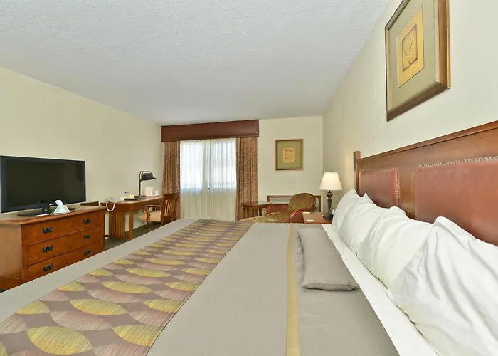 Western Prairie & Conference Center Hotel 3*