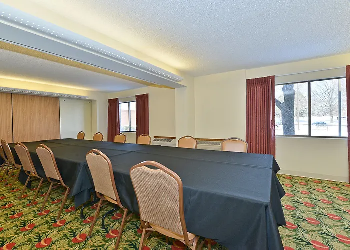 Western Prairie & Conference Center Hotel 3*