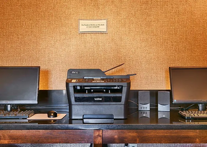 Western Prairie & Conference Center Hotel 3*