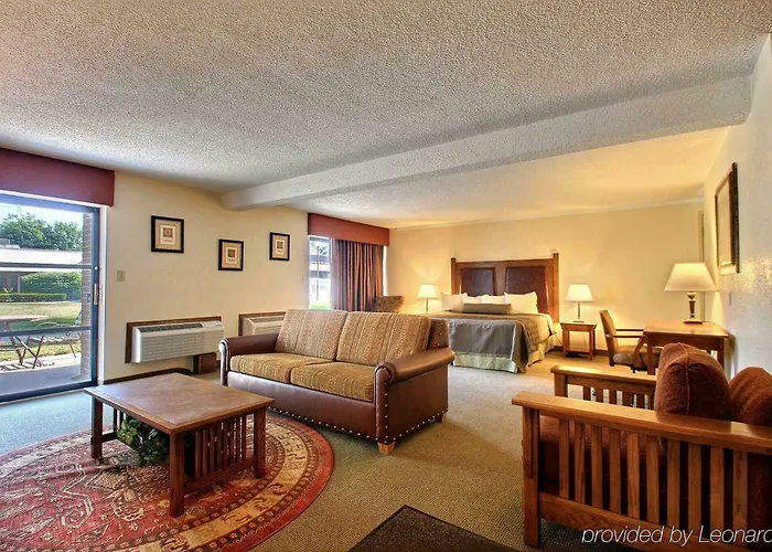 Western Prairie & Conference Center 3*