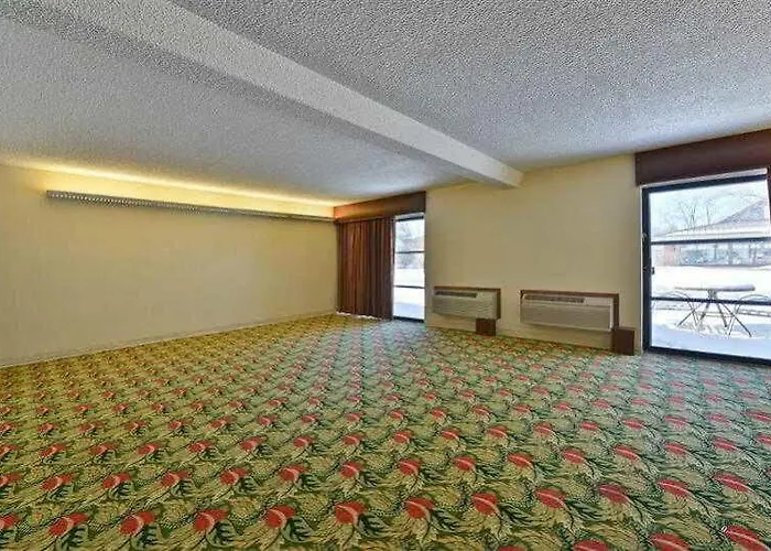 Western Prairie & Conference Center 3*