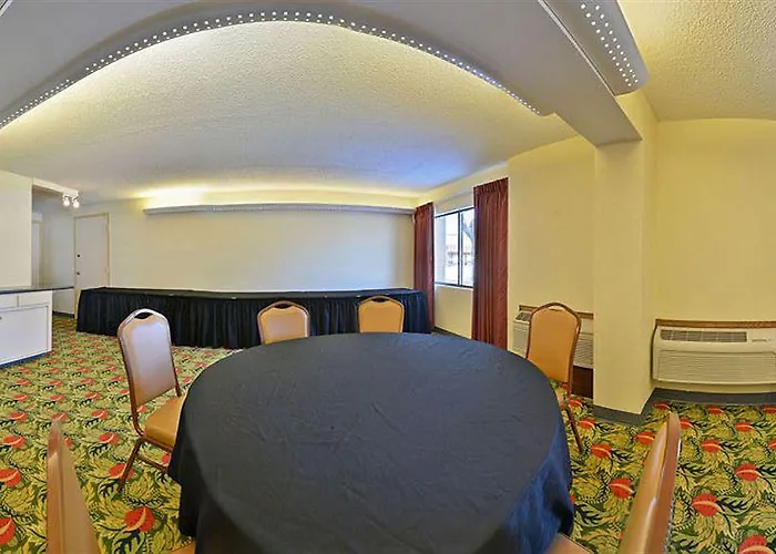 Hotel Western Prairie & Conference Center Galesburg